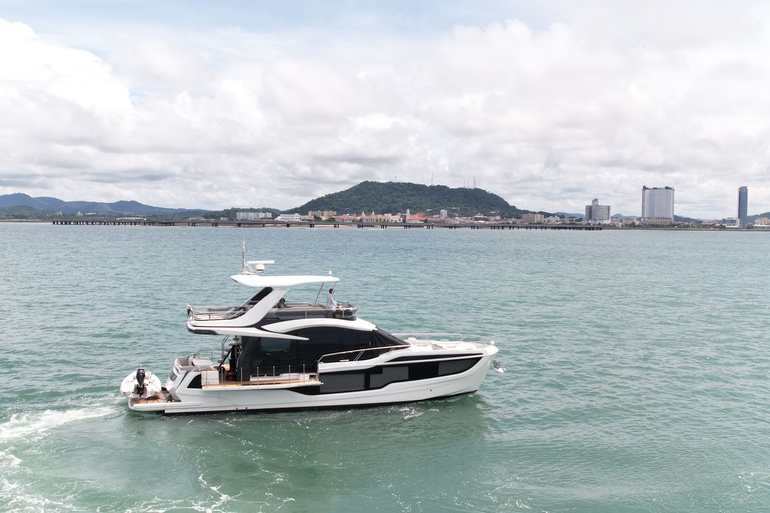 Galeon 560 Fly